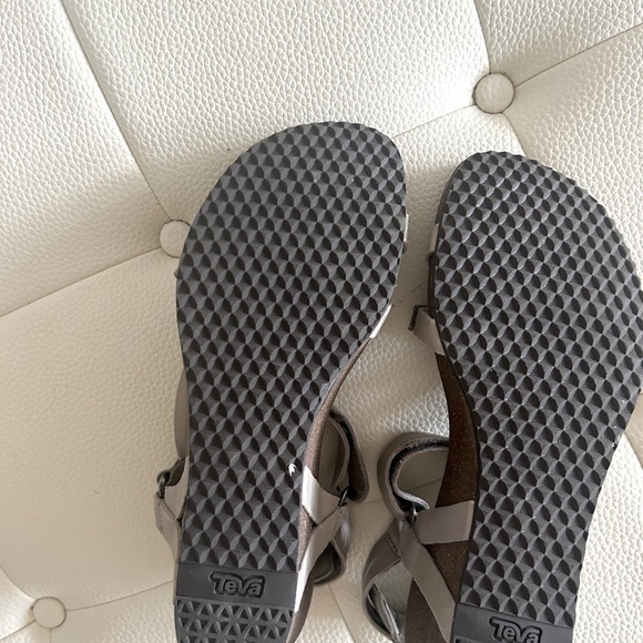 Teva sandal size 7.5 - Picture 3 of 6